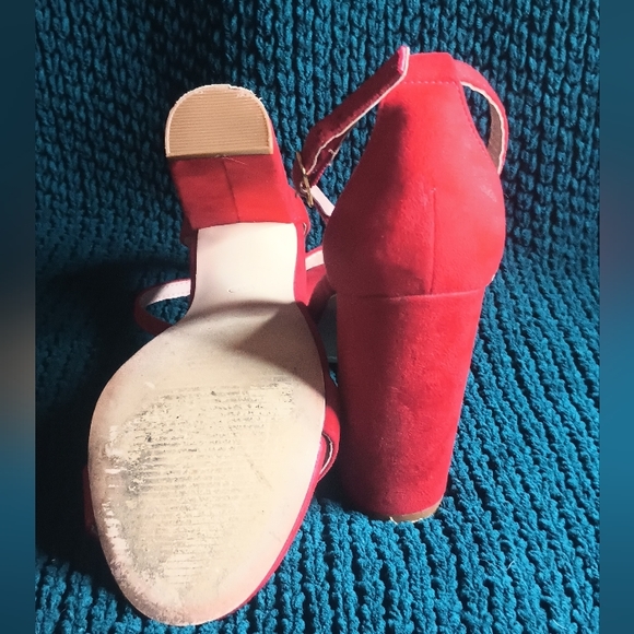 Red high heels - Picture 4 of 6